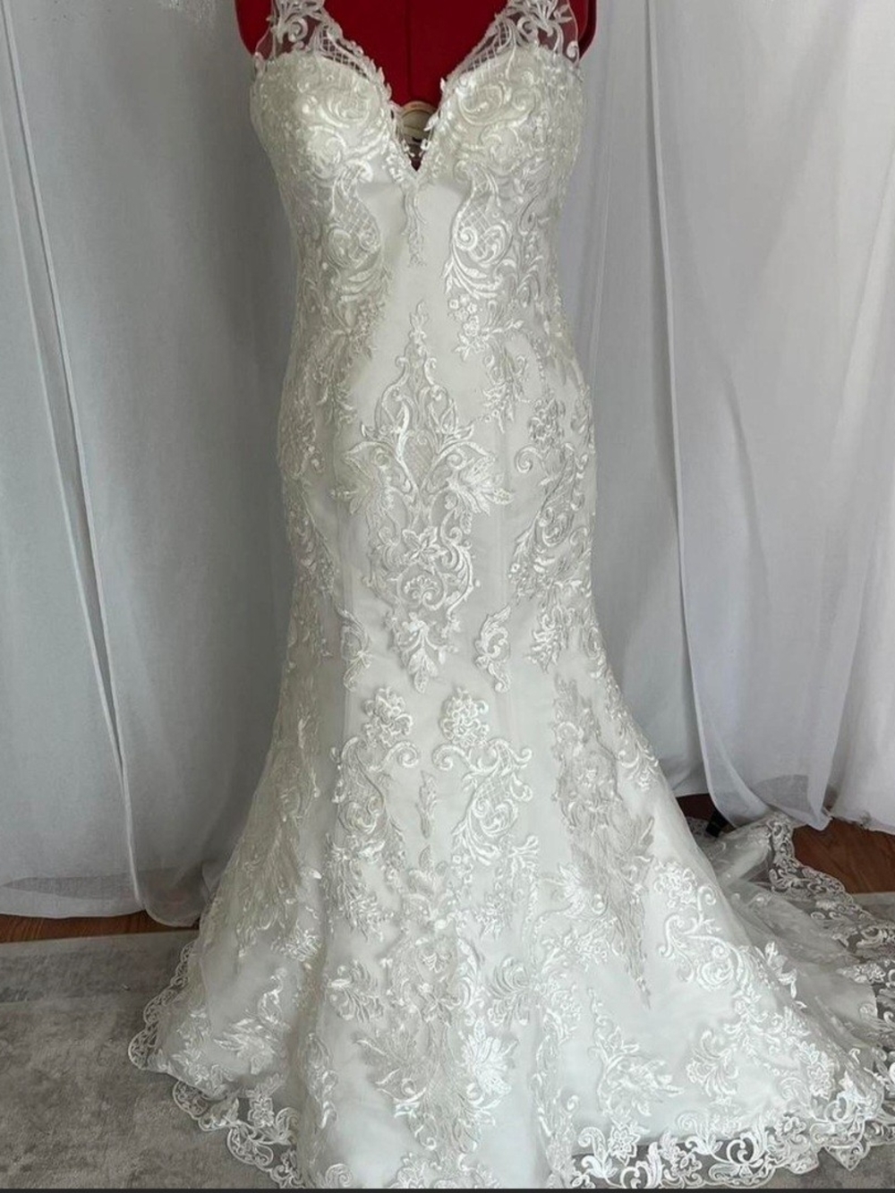 Ivory Lace Appliqué Wedding Dress with Sweetheart Neckline